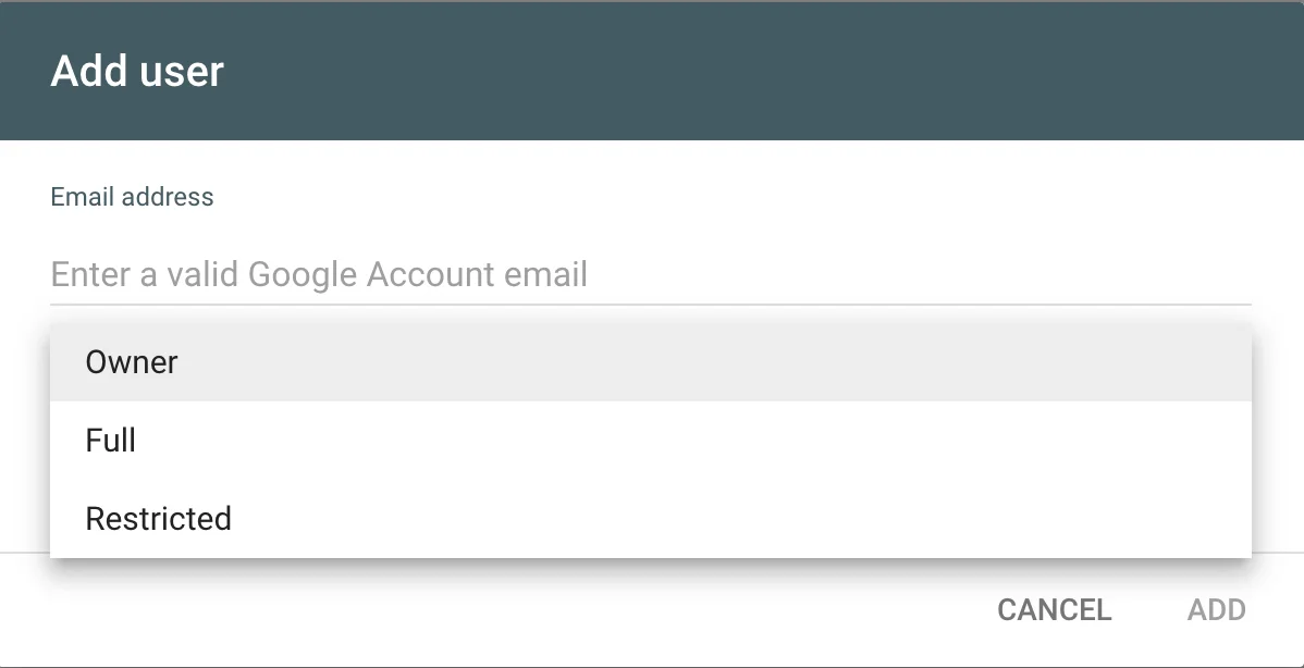 Screenshot des Google Search Console-Dialogs zum Hinzufügen eines neuen Nutzers, mit sichtbaren Rollenoptionen: Owner, Full und Restricted.